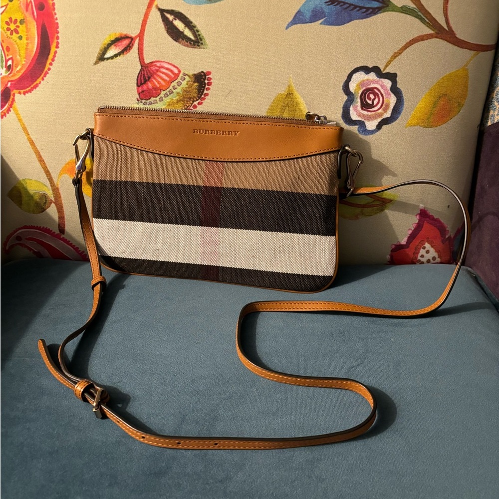 Burberry authentic house check clutch